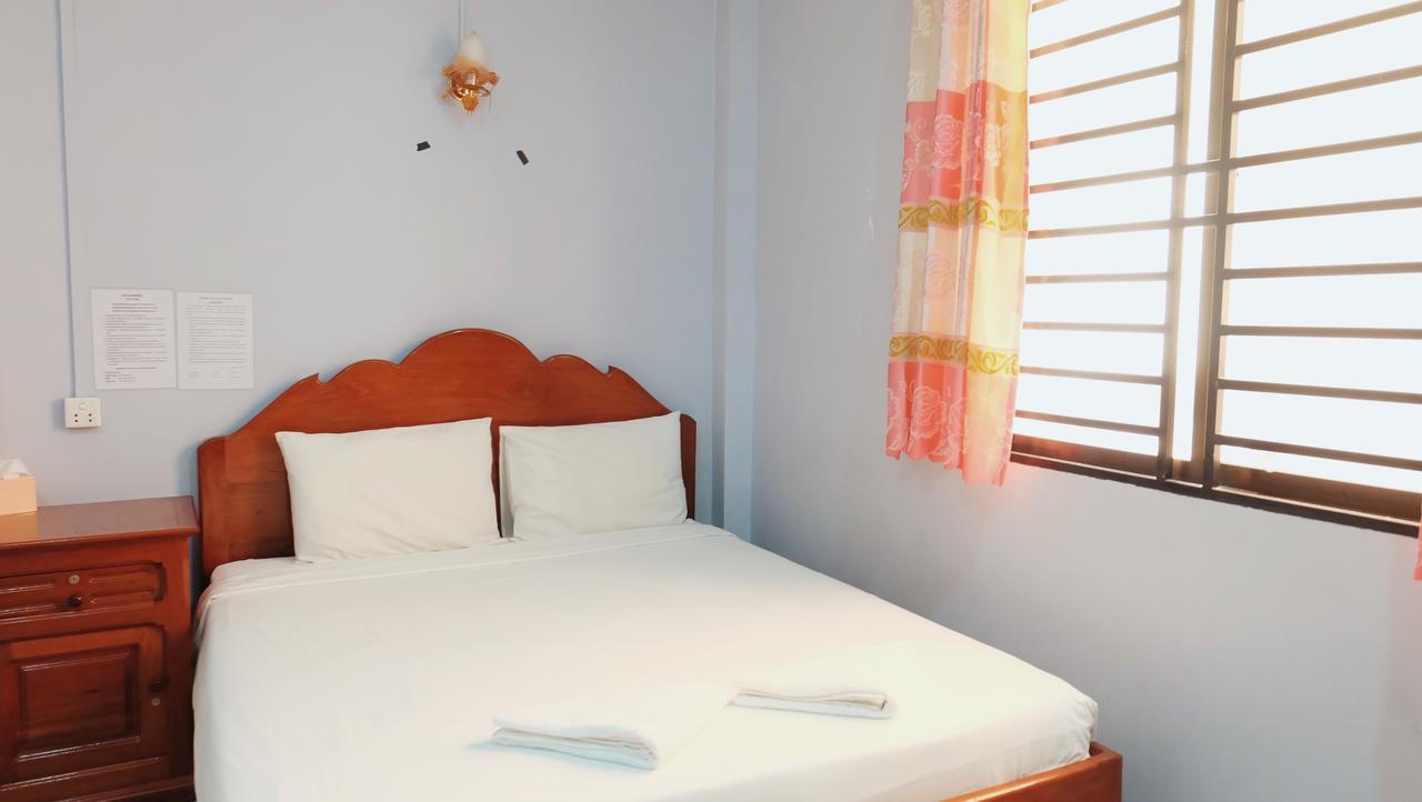 Khmer Village Guesthouse Phnom Penh Exterior photo